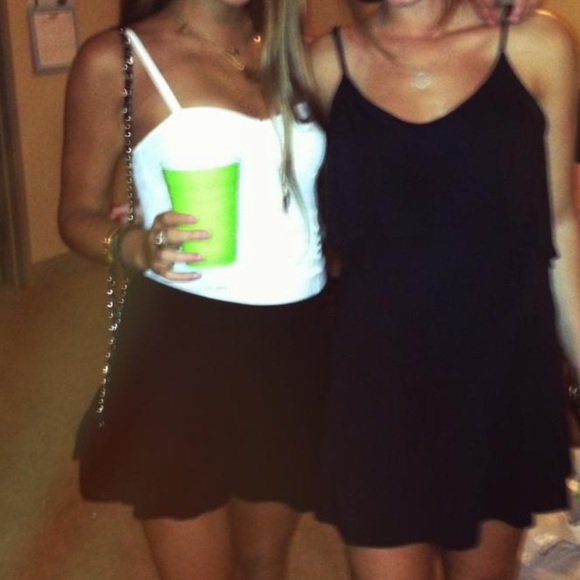 Zara Shorts that look like a Skirt - Picture 5 of 5